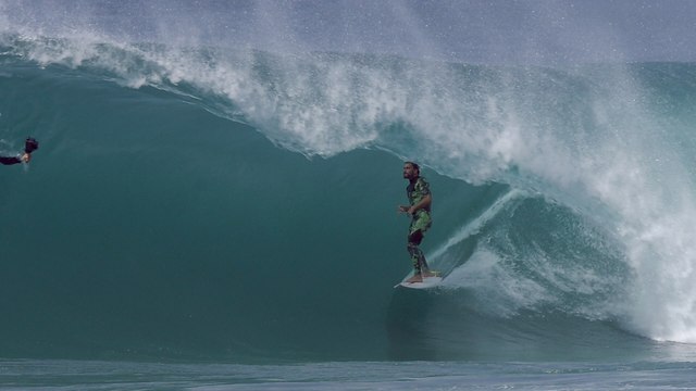 Adrénaline - Surf : un dimanche de feu à Hossegor