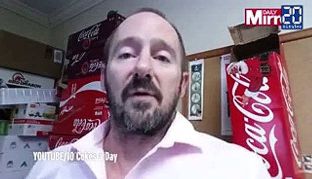 Il boit dix canettes de Coca par jour pendant un mois, et prend plus de 10 kilos