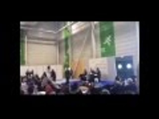 ناشطات “فيمن” يهاجمن طارق رمضان ويرددن: الله لا يمارس السياسة