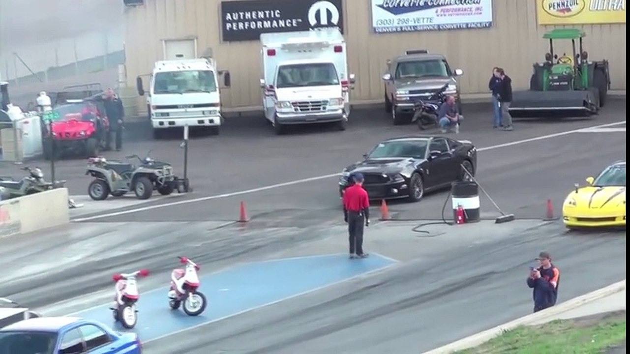 Ford Mustang GT500 vs Corvette Drag Race