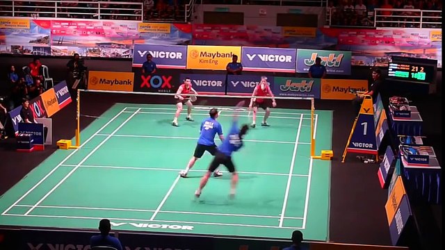 CRAZY BADMINTON RALLIES AND TRICK SHOTS - YouTube