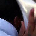 مغني الراب الأمريكي الشهير kevin gates يعلن إسلامه رفقة زوجته ويبكي لحظة تقبيل الحجر الأسود