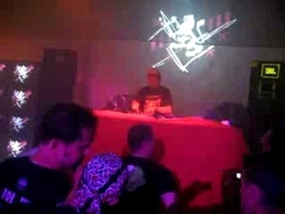alex morph vs voody van eyden @ nature one_day 1