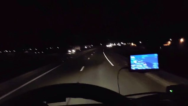 Un chauffeur routier polonais force un barrage de migrants à Calais