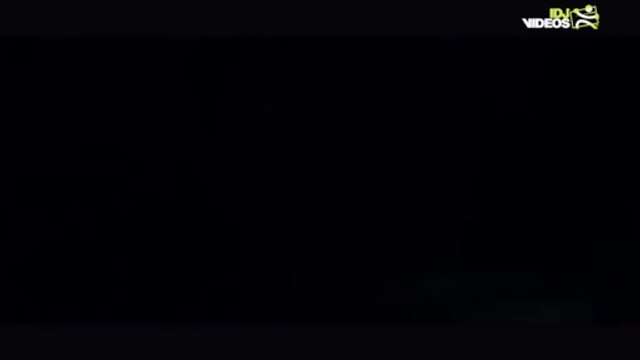 Preda mnom sija grad ma ko to svetla pali Moje oci vide mrak ona mi fali Jedan zivot jedan san da smo bogati i mladi Tada smo sanjali (sada