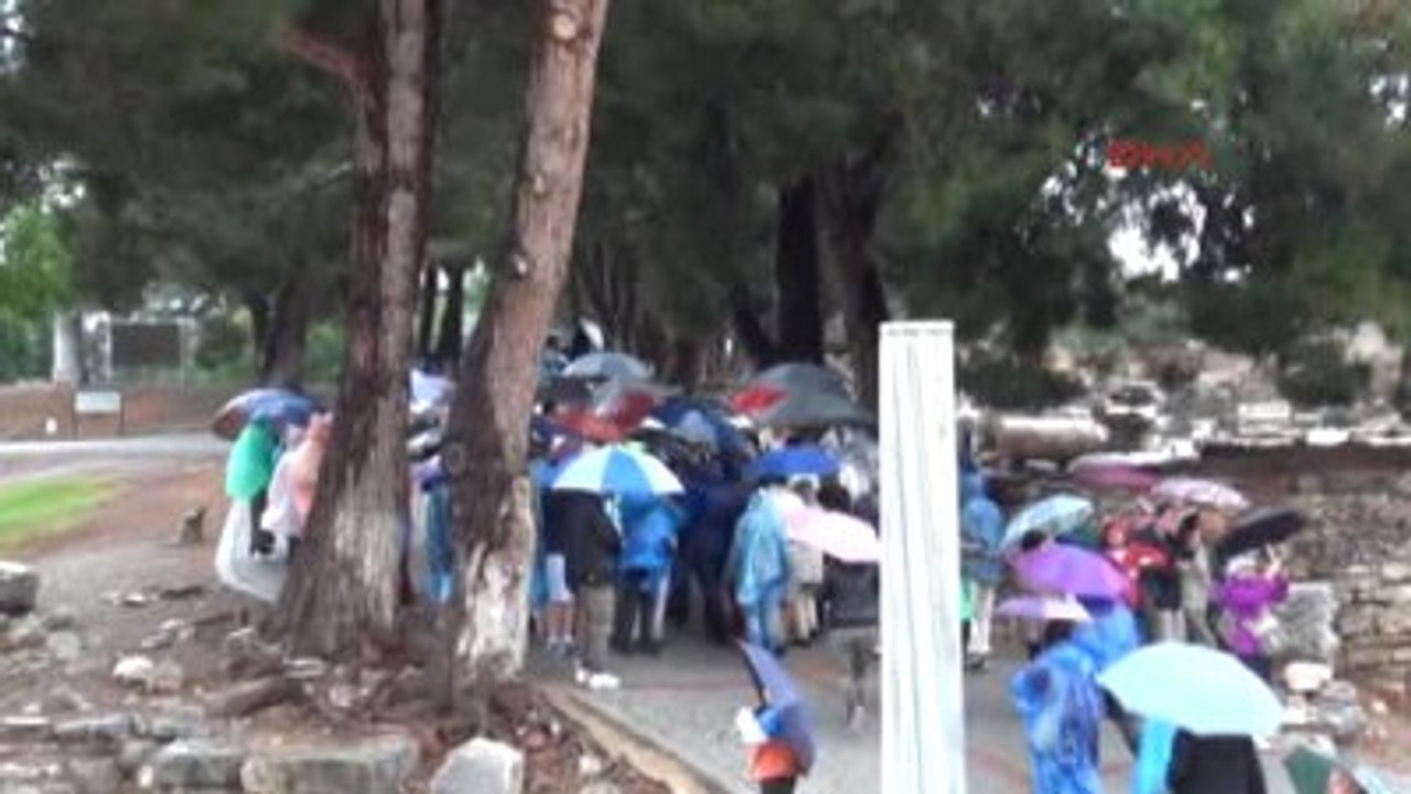 İzmir Turizmdeki Durgunluk Efes Antik Kenti'ni...