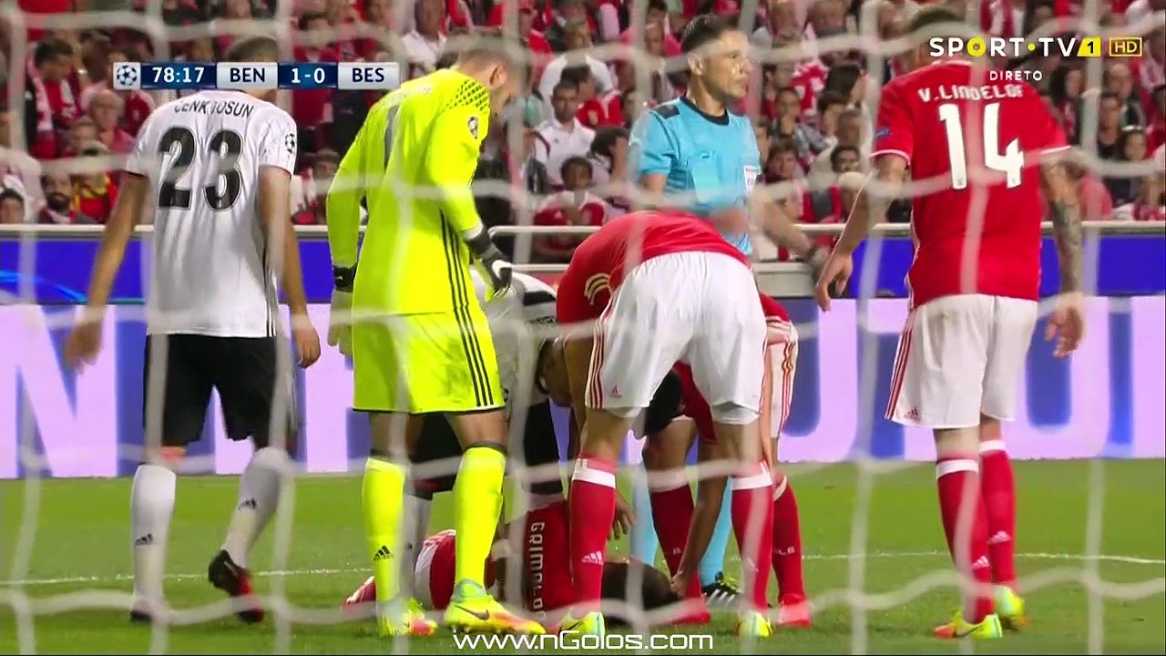 Alex Grimaldo assommé par Ricardo Quaresma