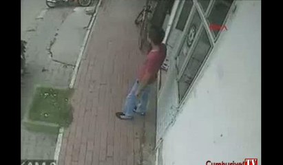 Bayram ziyaretine giderken pompalı silahla öldürüldü