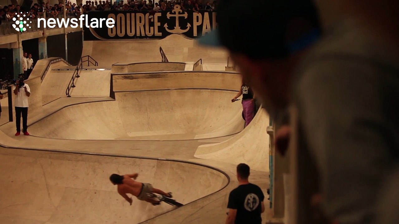 Professional BMX rider continues contest ride after losing shoe