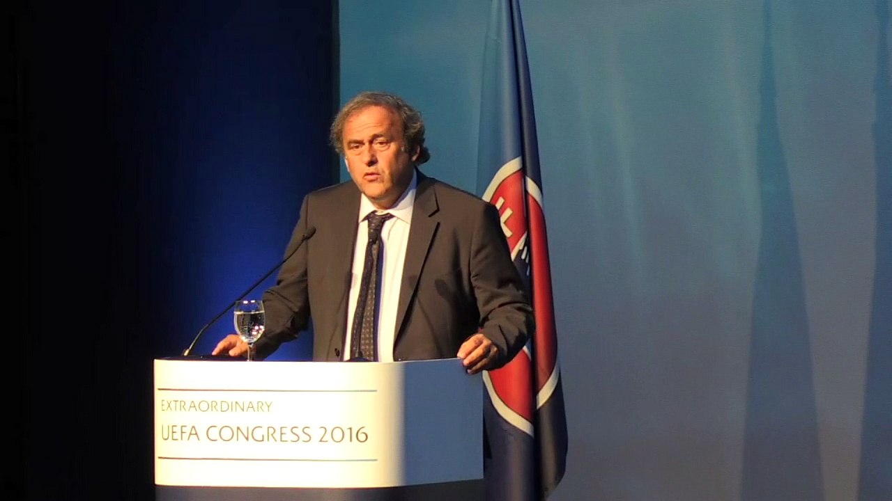 Foot: Platini part la "conscience tranquille"