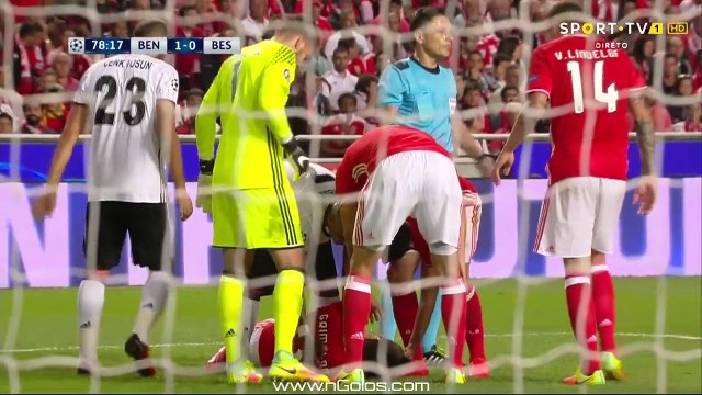 Le footballeur Alex Grimaldo mis KO par Ricardo Quaresma : headshot violent