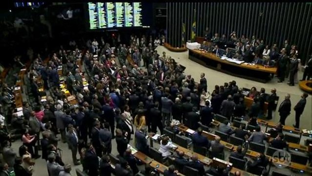 Eduardo Cunha troca farpas com Renan Calheiros após ser cassado