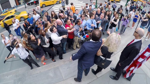 Organiser une fausse conférence de presse... PRANK