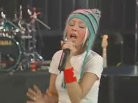 Christina Aguilera - Beautiful (Acoustic) Live@ AOL Sessions