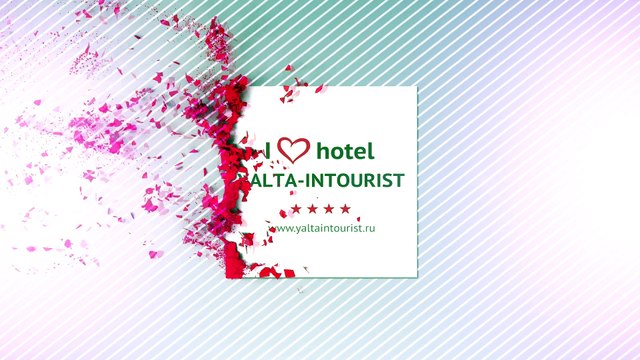 Отдых в Крыму. Девушка в бассейне-инфинити об отеле «Ялта-Интурист»