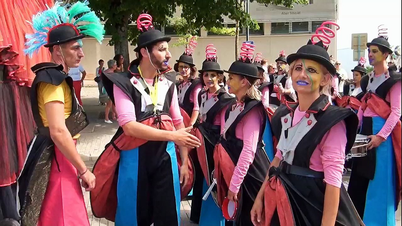 Tribalatam Avant-première à Romans de la parade Folie Rythmie Biennale de la danse Lyon 2016.