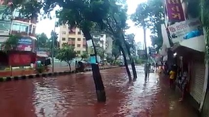 Las calles se convirtieron de la capital en un rio totalmente rojo