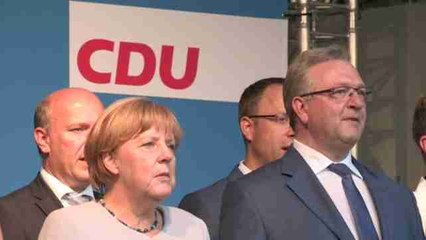 Merkel defiende a su partido frente a los sondeos en la dura campaña electoral berlinesa