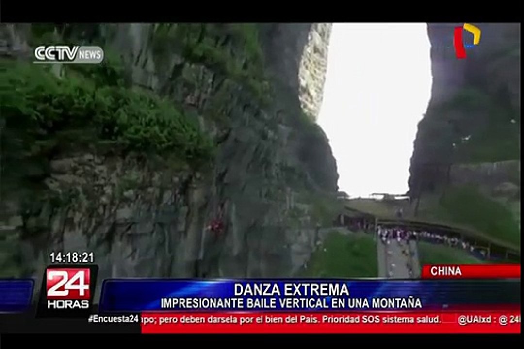 China: Impresionante baile vertical en una montaña