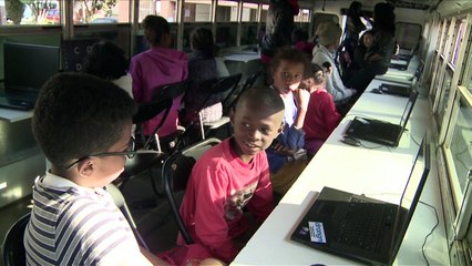 Madagascar: Un bus transformé en salle informatique