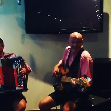 Schnucki Dirndl + Lederhosen