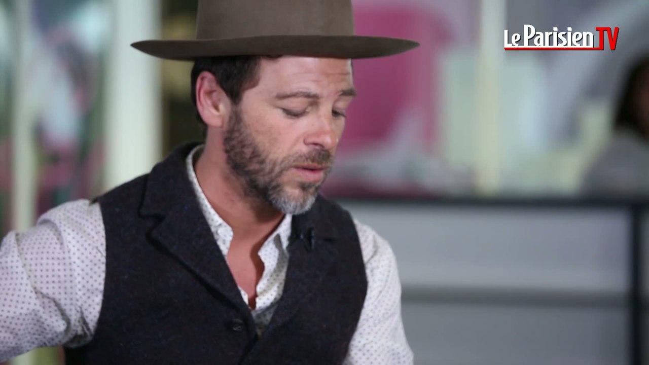Christophe Maé chante « Il est où le bonheur » au Parisien