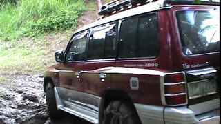 Mitsubishi Pajero Field Master 2004 in steep muddy hill climb