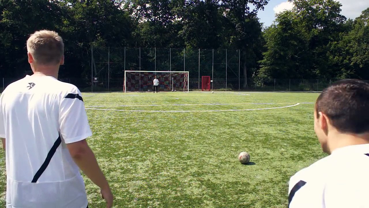 Best Free Kicks Montage - Vol.25 - Ronaldo vs. Messi Shots - freekickerz