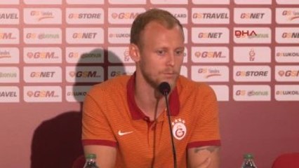 Galatasaraylı Futbolcu Semih Kaya Basın Toplantısı Düzenledi-2-
