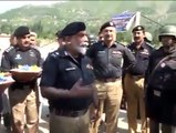 IG KP Durrani Visits Near To Afghan Border And Appreciates The Work Of Police By Distributing Prizes And Eidi ..