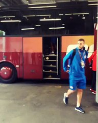 Η άφιξη στο γήπεδο της Γιούνγκ Μπόις