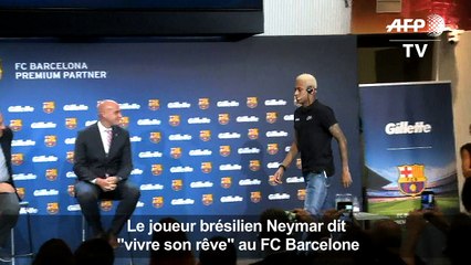Le joueur brésilien Neymar dit "vivre son rêve" au FC Barcelone