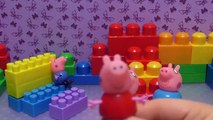 Peppa Pig Свинка Пеппа Открывает ОГРОМНЫЙ КИНДЕР СЮРПРИЗ Big Kinder Surprise