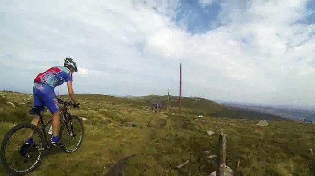 GOPR5275 3 Dimanche Matin - grosse descente cassante dans les roues de thierry [DIVX 480p]