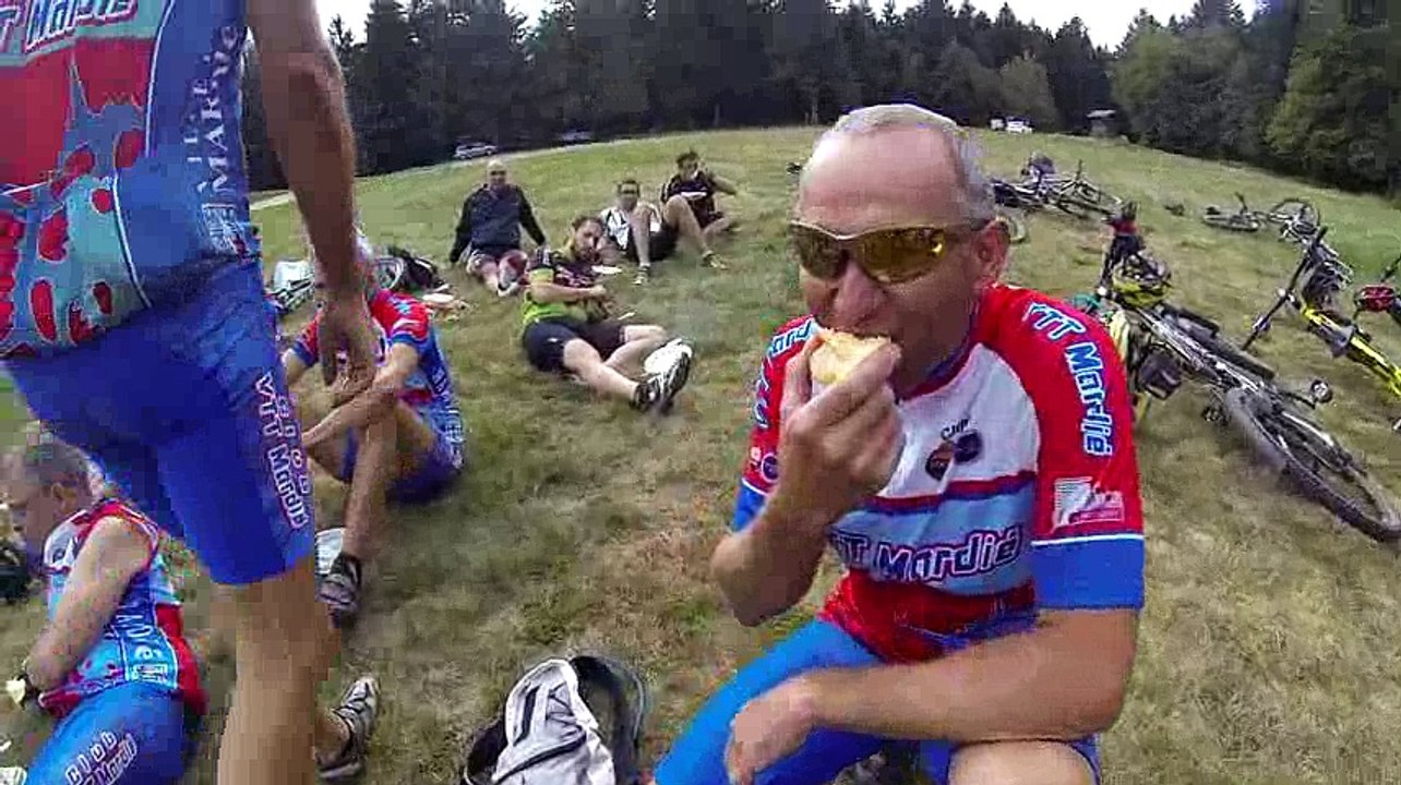GOPR5330 3 Dimanche  Matin - repas sur l'herbe [DIVX 480p]