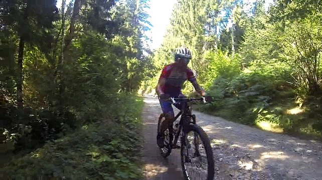 GOPR5482 4 dimanche Apm - 2 km de montée ça use ça use [DIVX 480p]