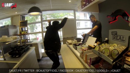 Loris possédé par le "Dab" rend fous les passants - C'Cauet sur NRJ