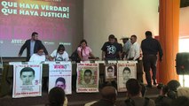 Padres de Ayotzinapa indignados tras ascenso de fiscal en México