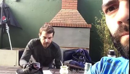 Pedro ensayando palabras al revés