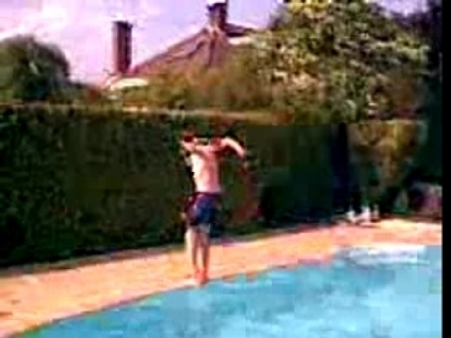 ⁣Backflip Robin