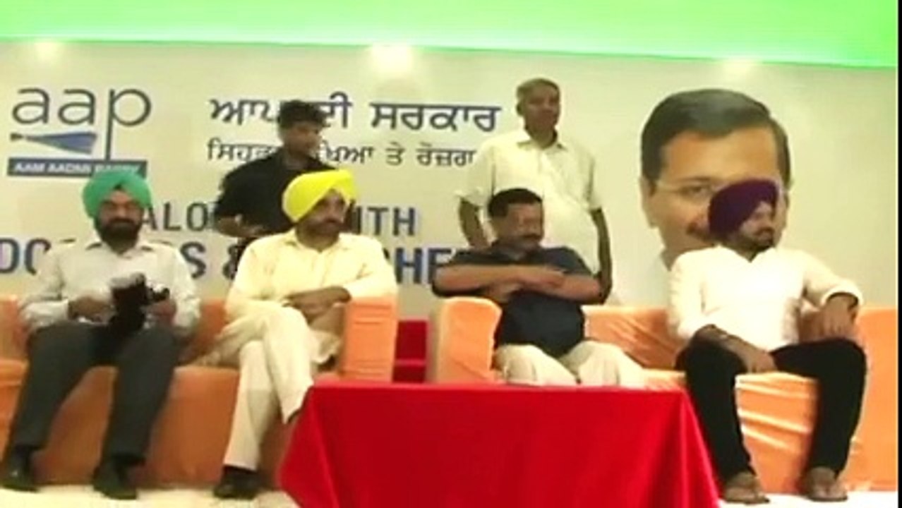 Arvind Kejriwal Campaigning For Aam Aadmi