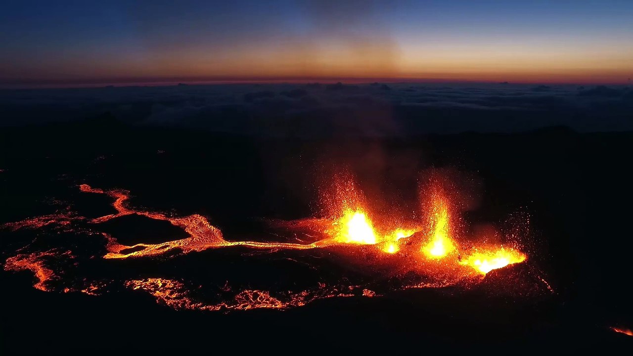 Eruption du Volcan Piton de la Fournaise filmé par un drone