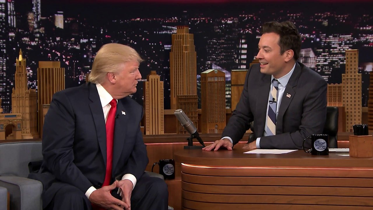 Jimmy Fallon décoiffe Donald Trump  en direct