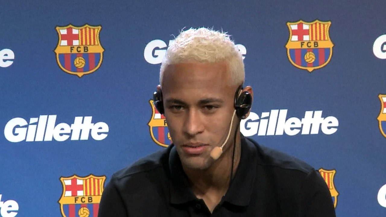 Le joueur brésilien Neymar dit "vivre son rêve" au FC Barcelone