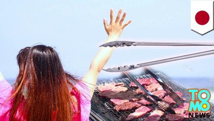 한 남성, 여자들 바베큐 파티에 끼고싶다더니, 난데없이 달궈진 집게로 화상입혀