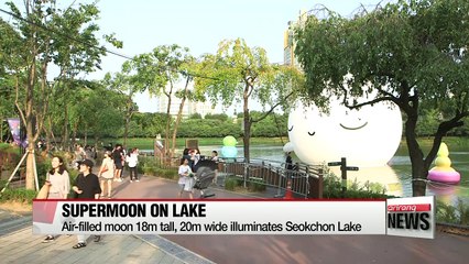 Making Chuseok wishes upon 'Supermoon' at Seokchon Lake