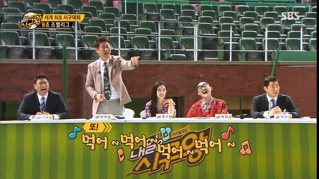 Màn cầu hôn cảm động của bạn trai 7 năm dành cho danh hài béo ú trở thành cơn bão mạng ngày hôm nay