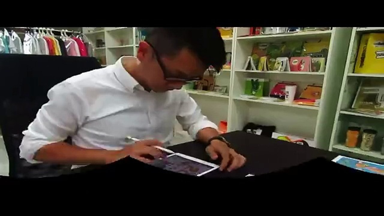 朱立倫：好吃的萬里蟹，讓人顧不了形象，一口接一口！