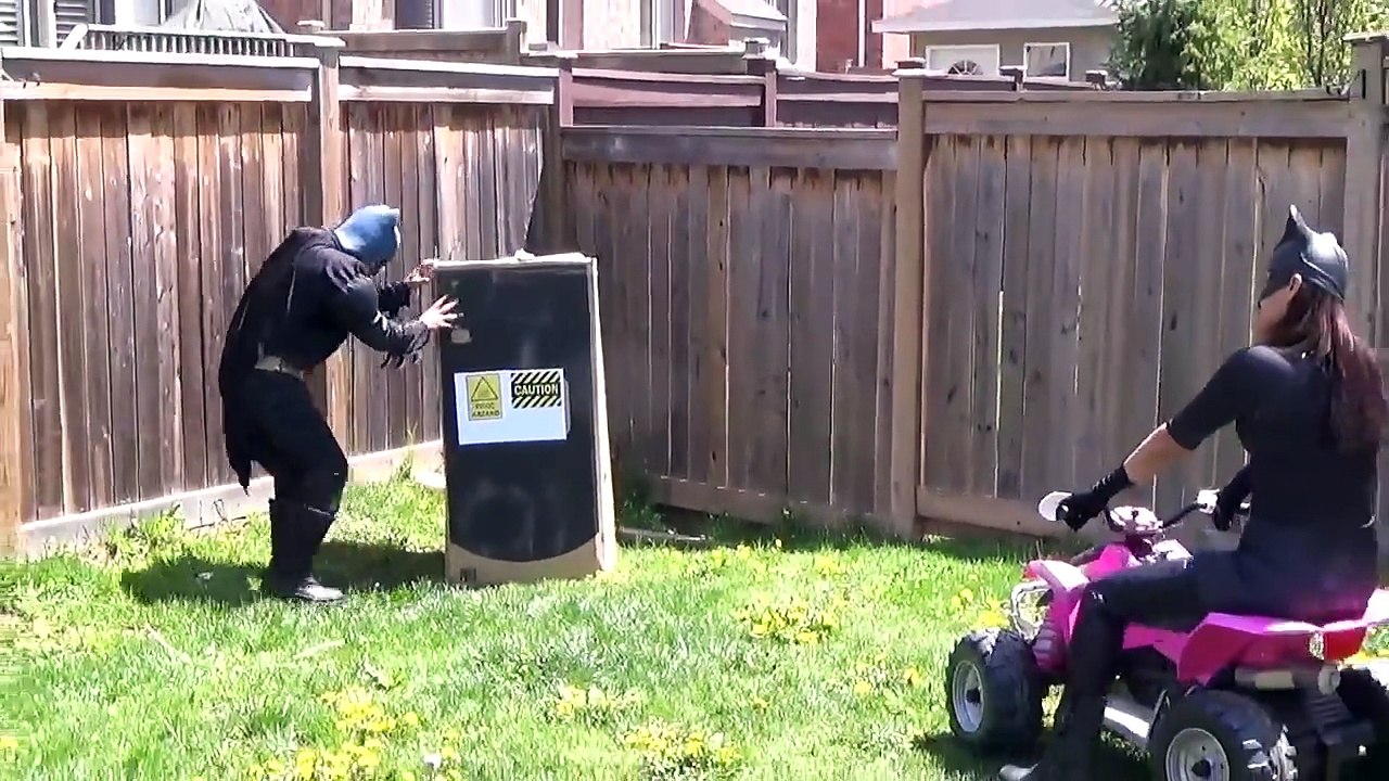 CATWOMAN VS ZOMBIE BATMAN VS GODZILLA VS SPIDERMAN VS FROZEN ELSA _ IN REAL LIFE _ SUPERHERO BATTLE-v6rp4W5_gWU