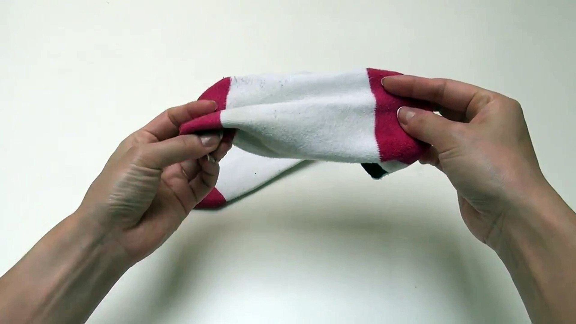 How to fold Socks - Comment Plier les petites Chaussettes (astuce) - video  Dailymotion